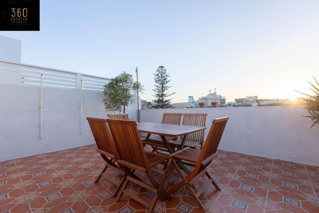 Beautiful, Typical Maltese 4Br Home With Roof Top By 360 Estates Sliema Luaran gambar
