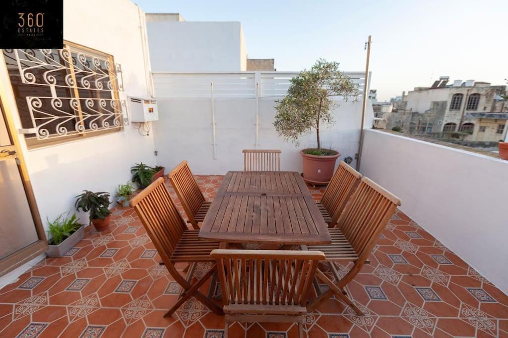 Beautiful, Typical Maltese 4Br Home With Roof Top By 360 Estates Sliema Luaran gambar
