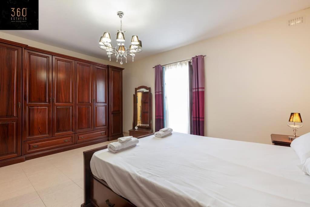 Beautiful, Typical Maltese 4Br Home With Roof Top By 360 Estates Sliema Luaran gambar