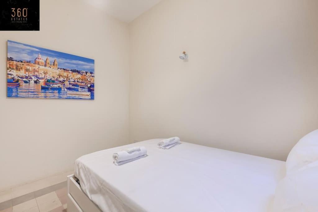 Beautiful, Typical Maltese 4Br Home With Roof Top By 360 Estates Sliema Luaran gambar