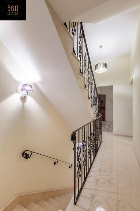 Beautiful, Typical Maltese 4Br Home With Roof Top By 360 Estates Sliema Luaran gambar