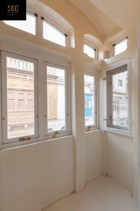 Beautiful, Typical Maltese 4Br Home With Roof Top By 360 Estates Sliema Luaran gambar